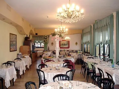 Hotel Primavera sul mare Lido Di Savio 3*,